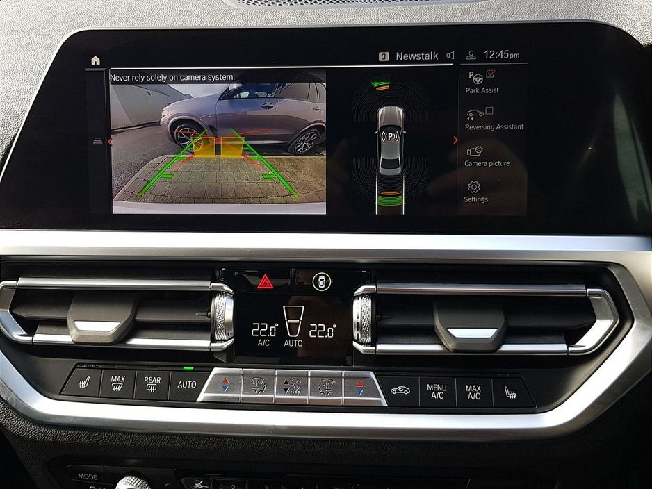 2022 BMW 3 Series - image 22