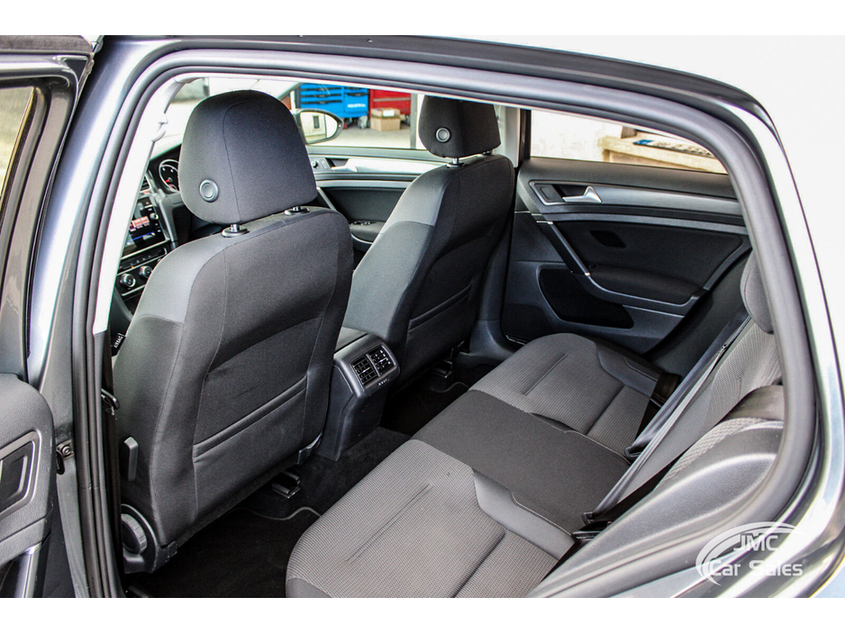 2018 Volkswagen Golf - image 26