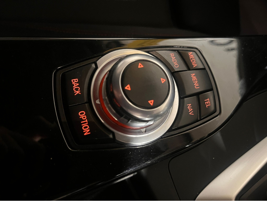 2016 BMW 3 Series - image 17