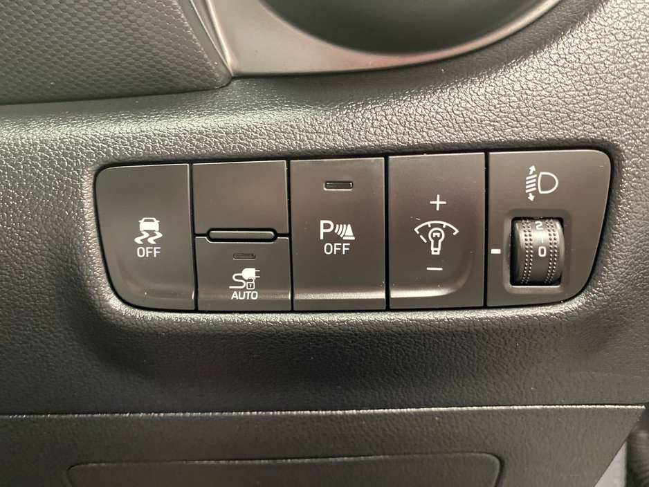 2023 Hyundai Kona - image 13