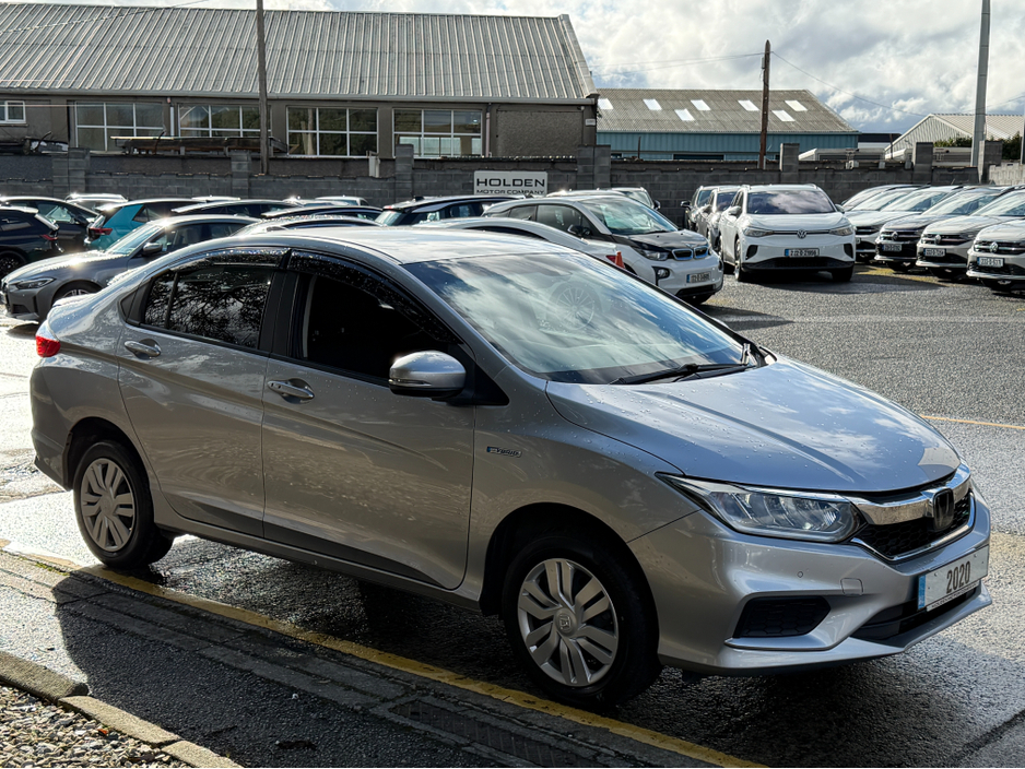 2020 Honda Grace - image 7