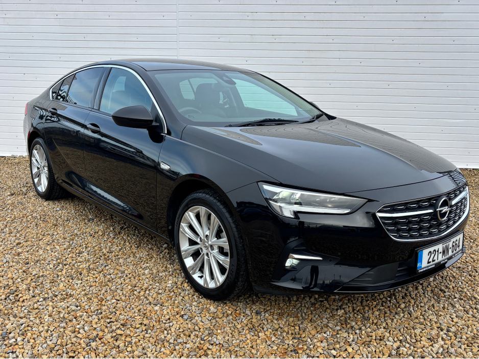 2022 Opel Insignia - image 12