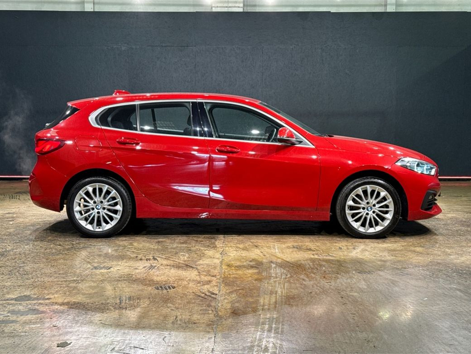 2023 BMW 1 Series - image 2