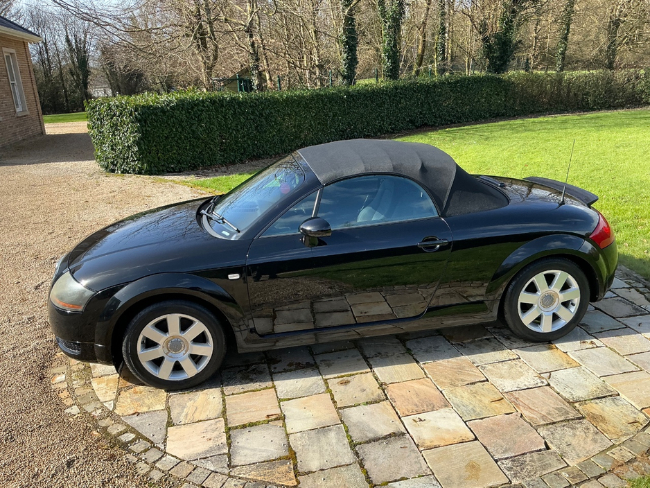 2004 Audi TT - image 9