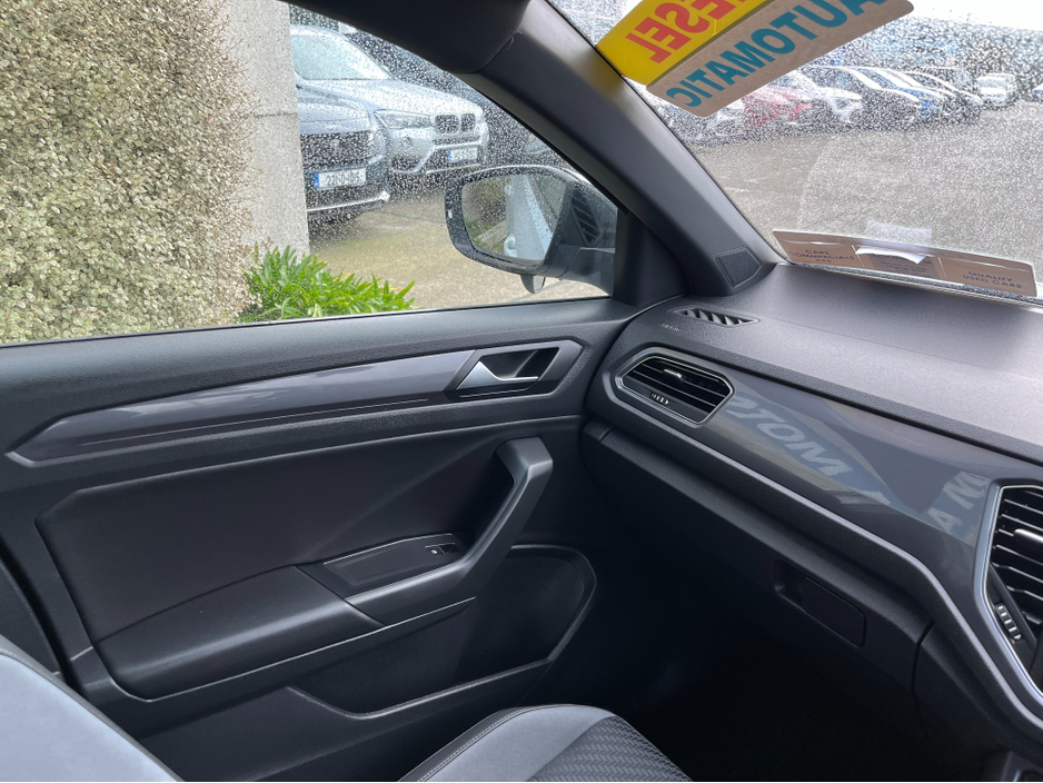 2021 Volkswagen T-Roc - image 16