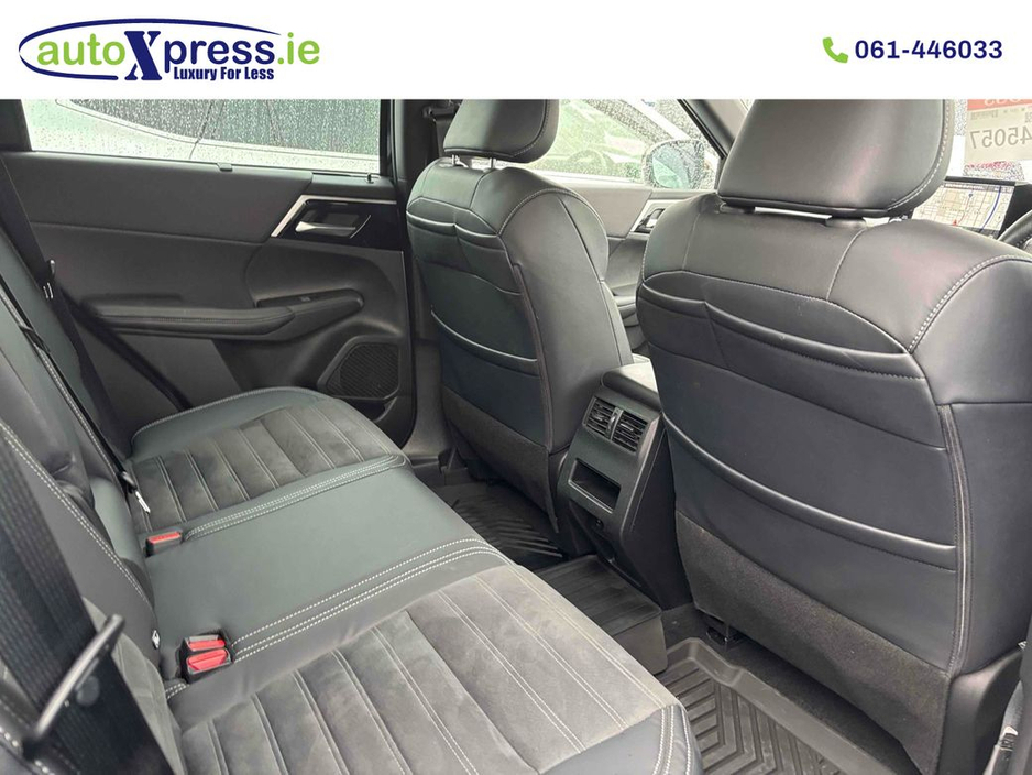 2023 Mitsubishi Outlander PHEV 4WD BLACK EDITION, Low mileage, Reversing camera