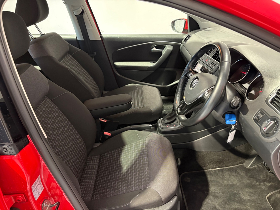 2016 Volkswagen Polo - image 8