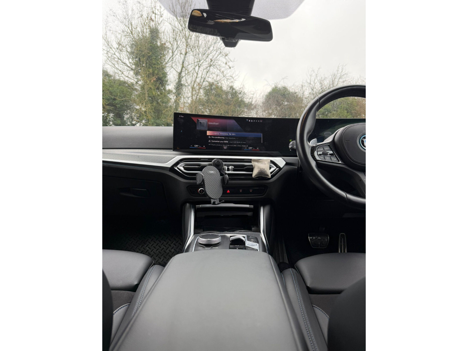 2023 BMW 3 Series - image 19