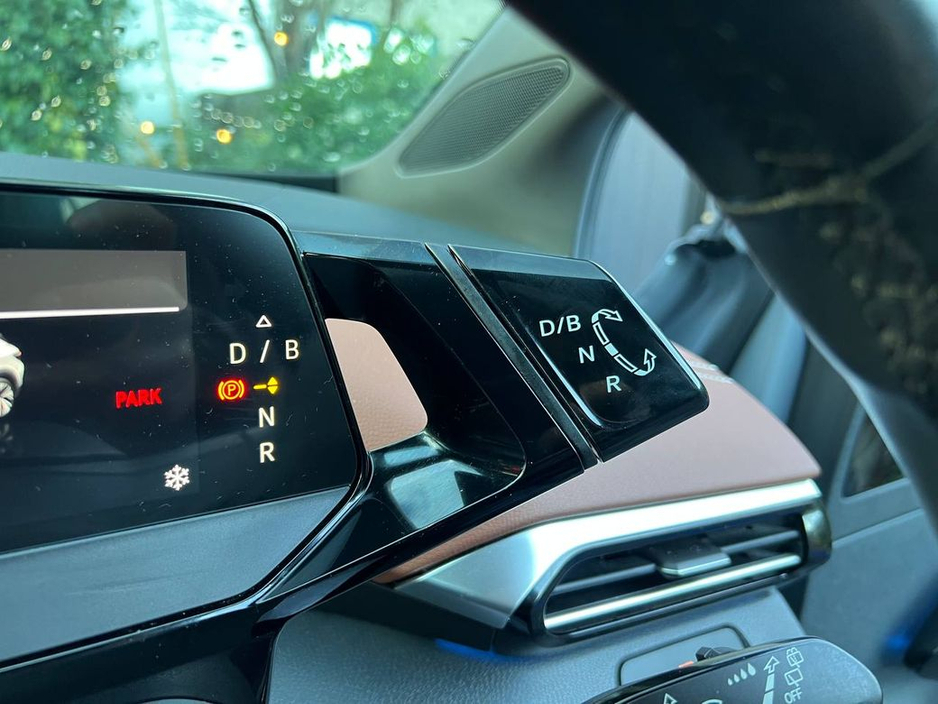 2021 Volkswagen ID.4 PRO LIFE 77KWH // PARKING SENSORS // DIAMOND CUT ALLOYS // LEATHER/ALCANTARA HEATED SEATS €20,900