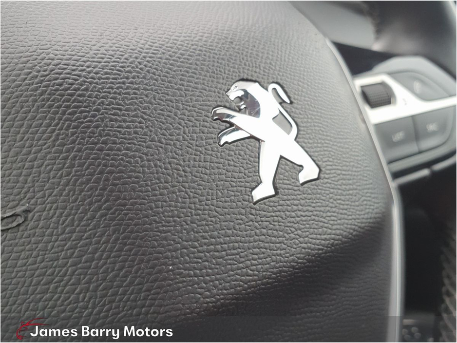 2021 Peugeot 5008 - image 19