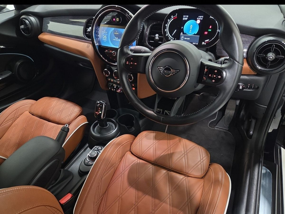 2023 MINI Hatch 3-Door Cooper Exclusive €30,950