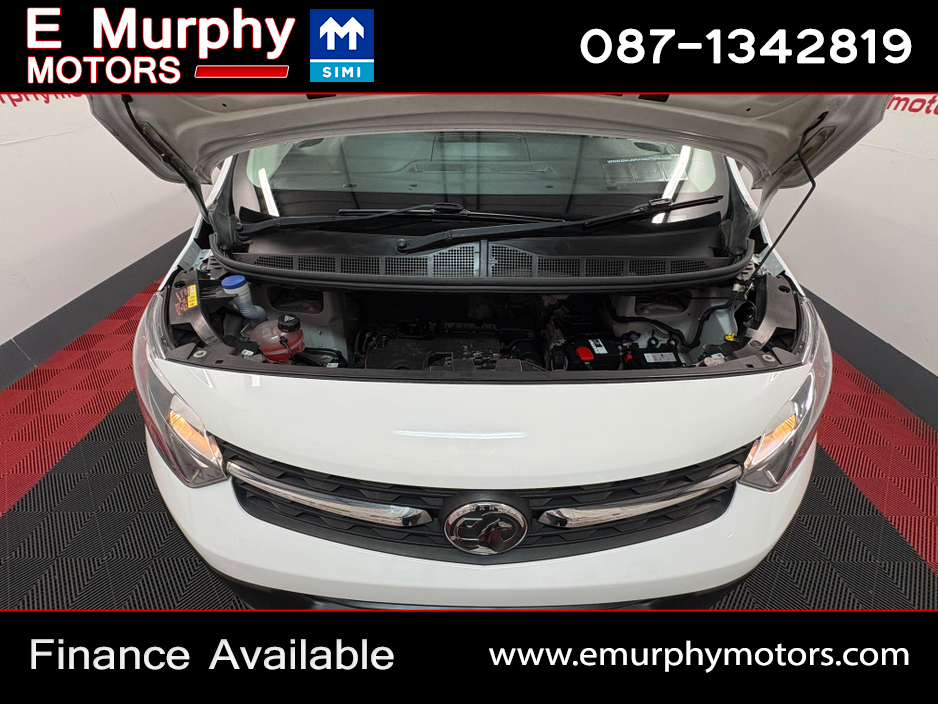 2020 Vauxhall Vivaro - image 27