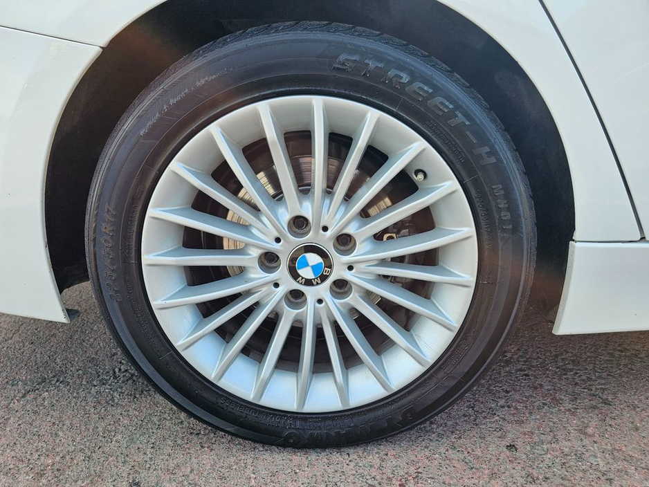 2016 BMW 3 Series - image 28