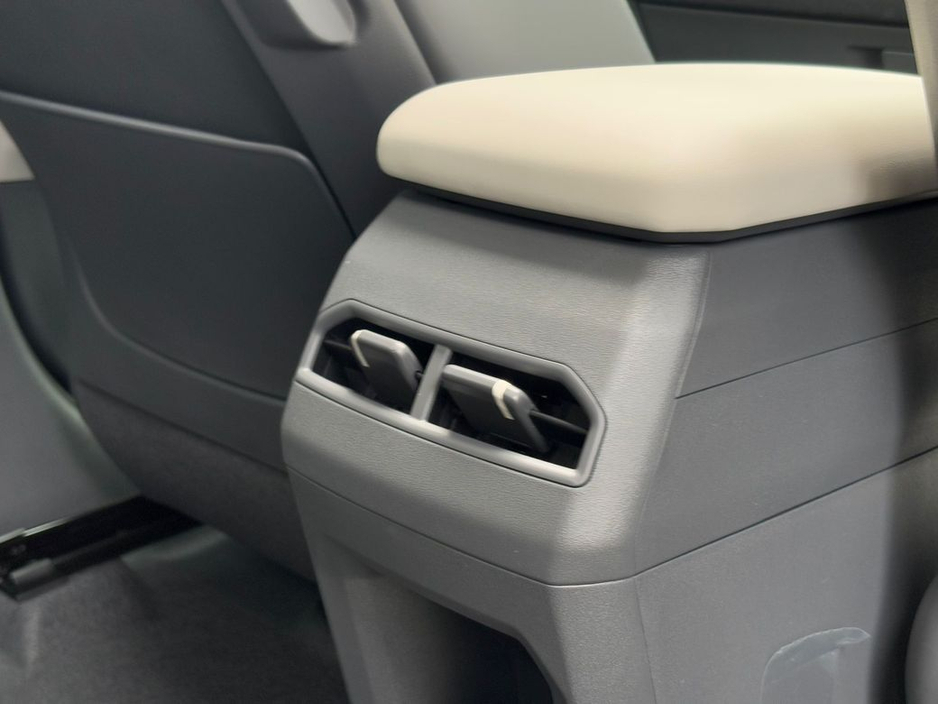 2026 Kia EV3 - image 31