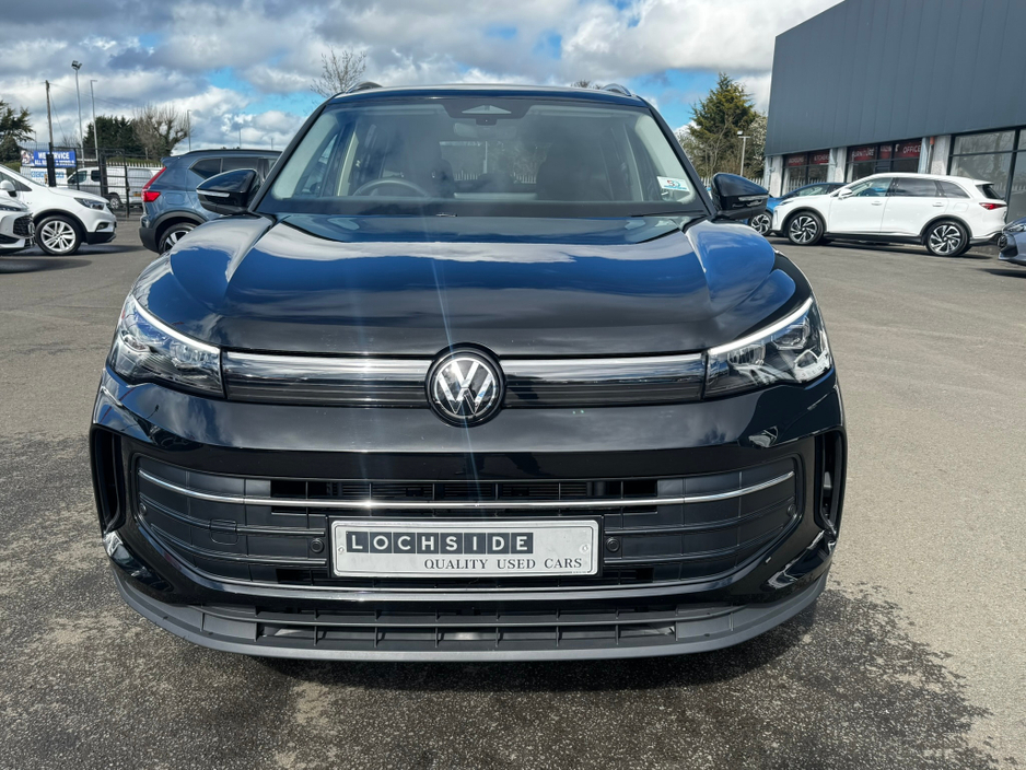 2025 Volkswagen Tiguan - image 8