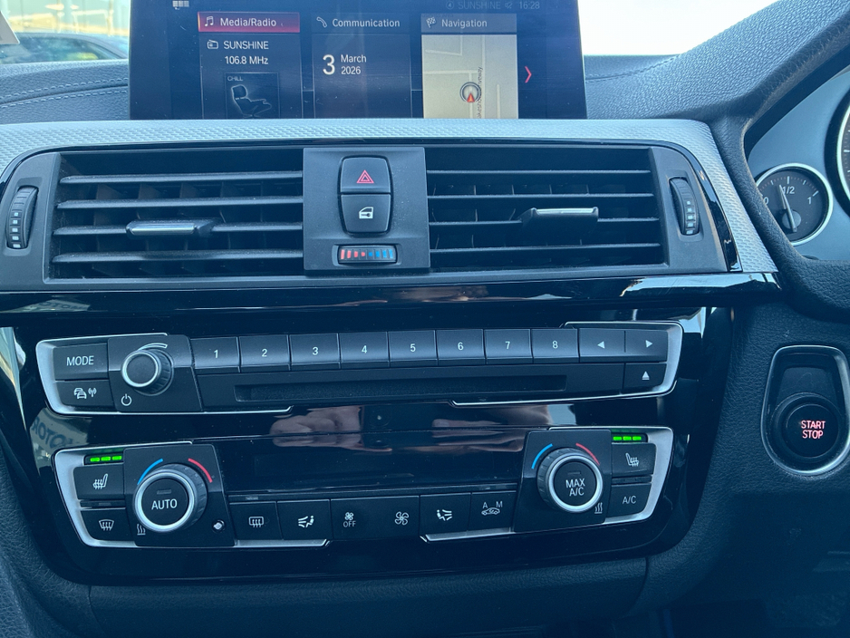 2018 BMW 3 Series - image 16