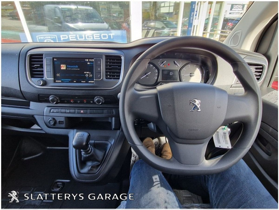 2024 Peugeot Expert - image 2