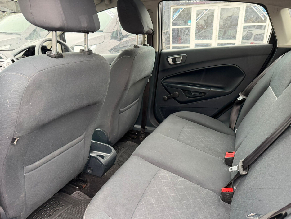 2012 Ford Fiesta - image 14