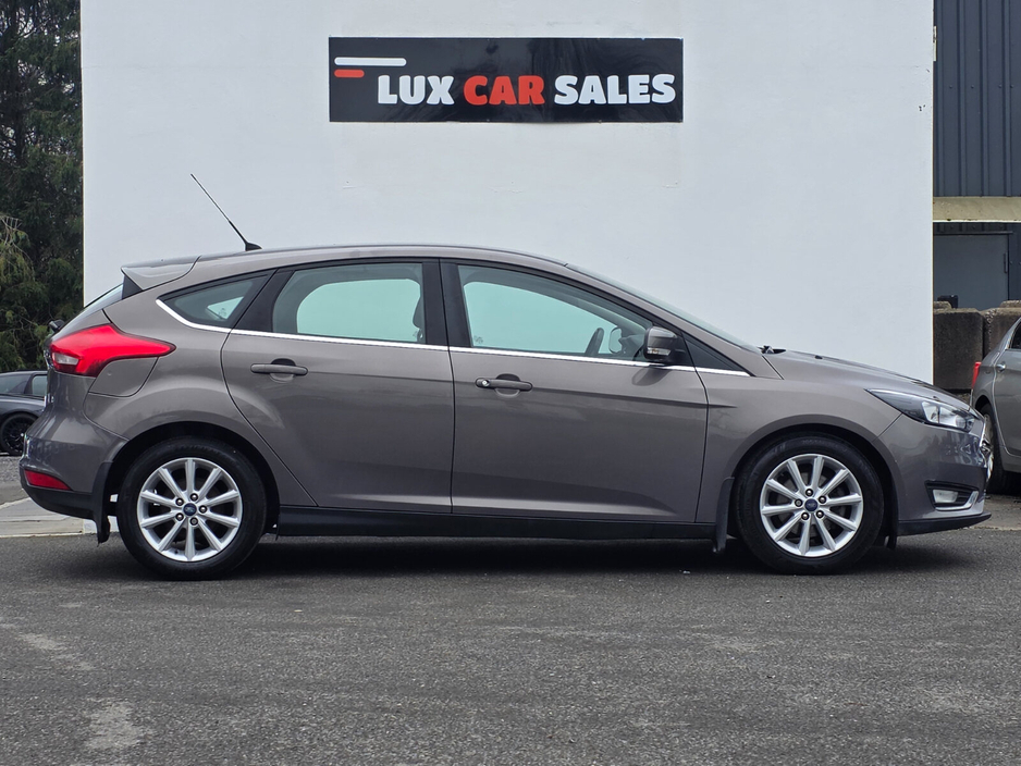 2016 Ford Focus - image 2
