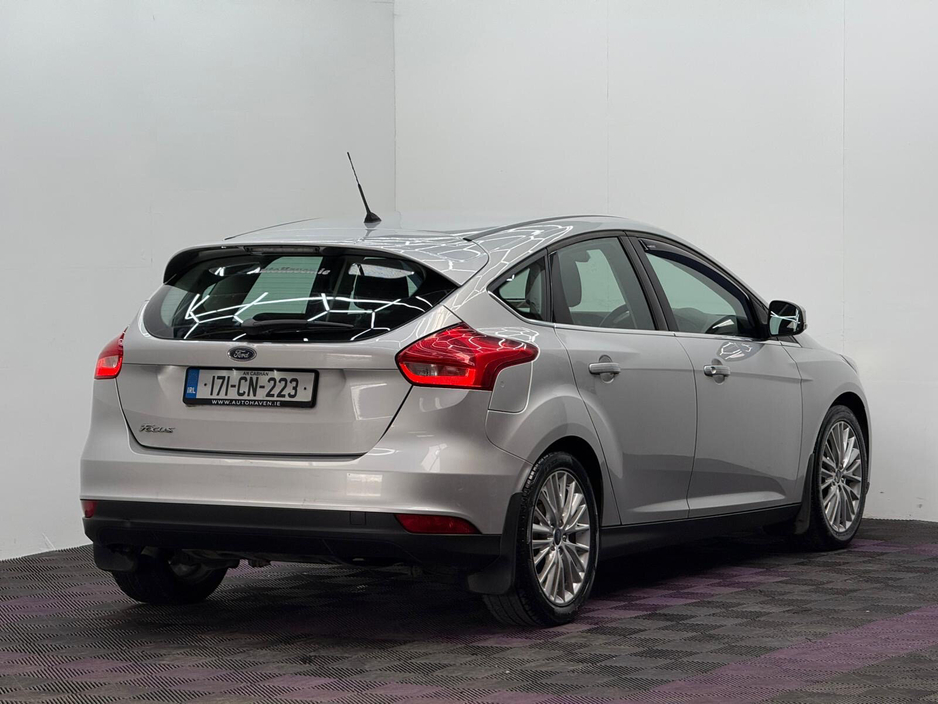 2017 Ford Focus - image 6