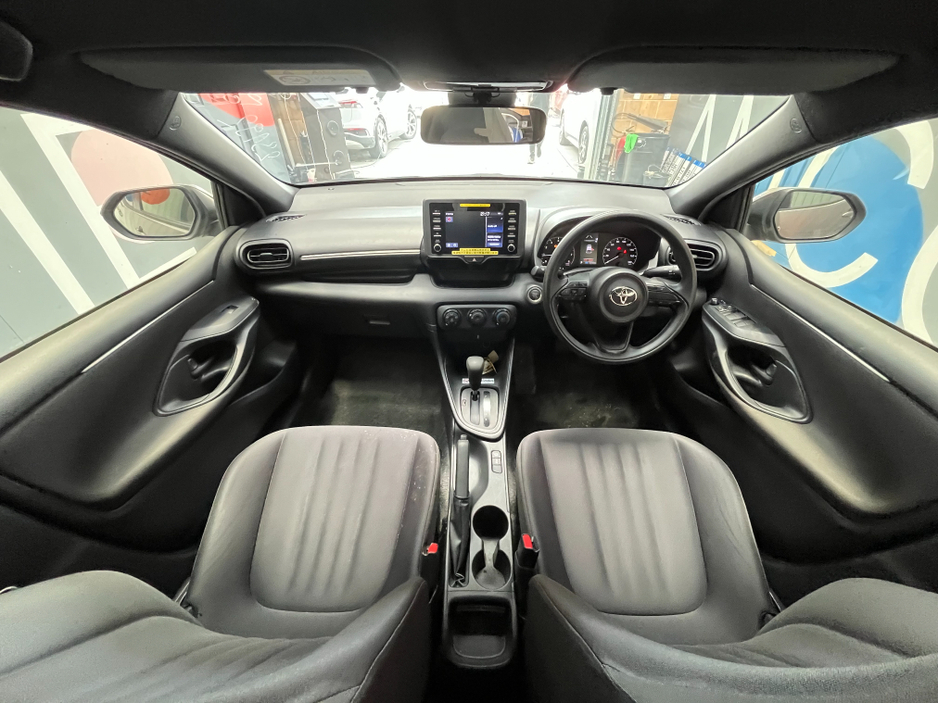 2020 Toyota Yaris - image 12