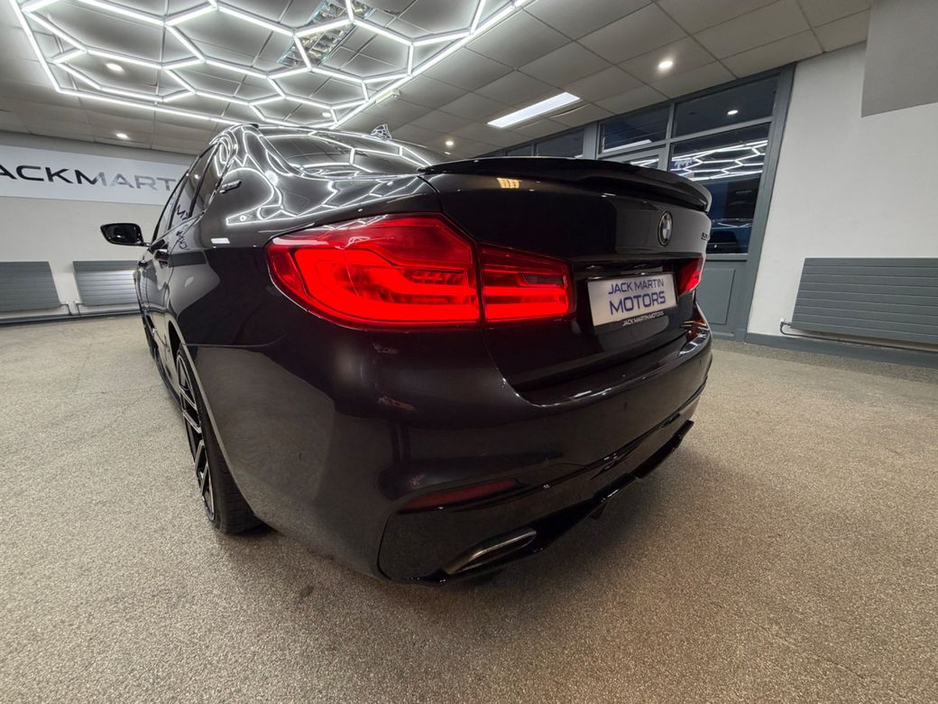 2019 BMW 5 Series - image 16