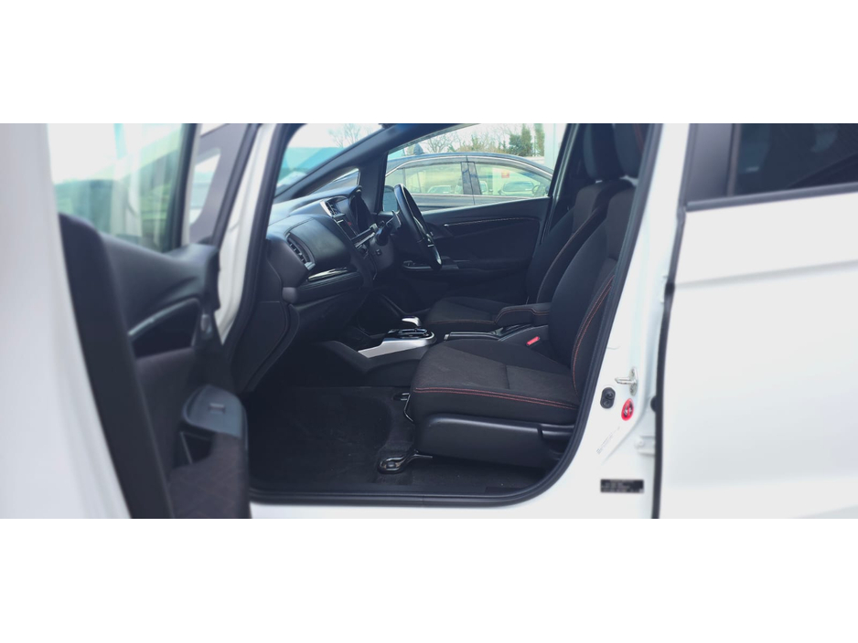 2015 Honda Fit - image 8