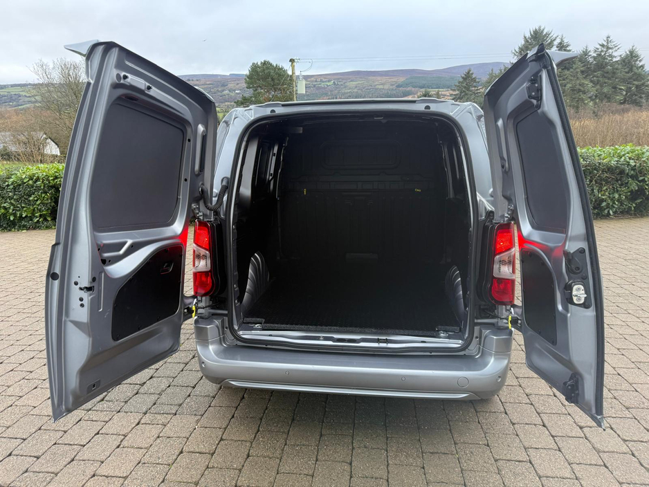 2024 Opel Combo SPORT L1H1-1.5 100PS D-6SP NO VAT! €23,450