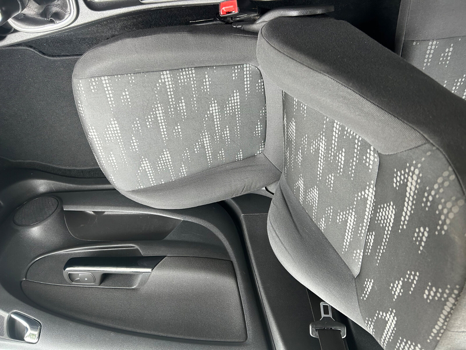 2012 Opel Corsa - image 15