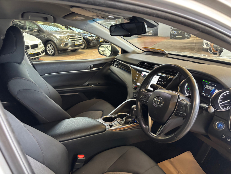 2020 Toyota Camry - image 9