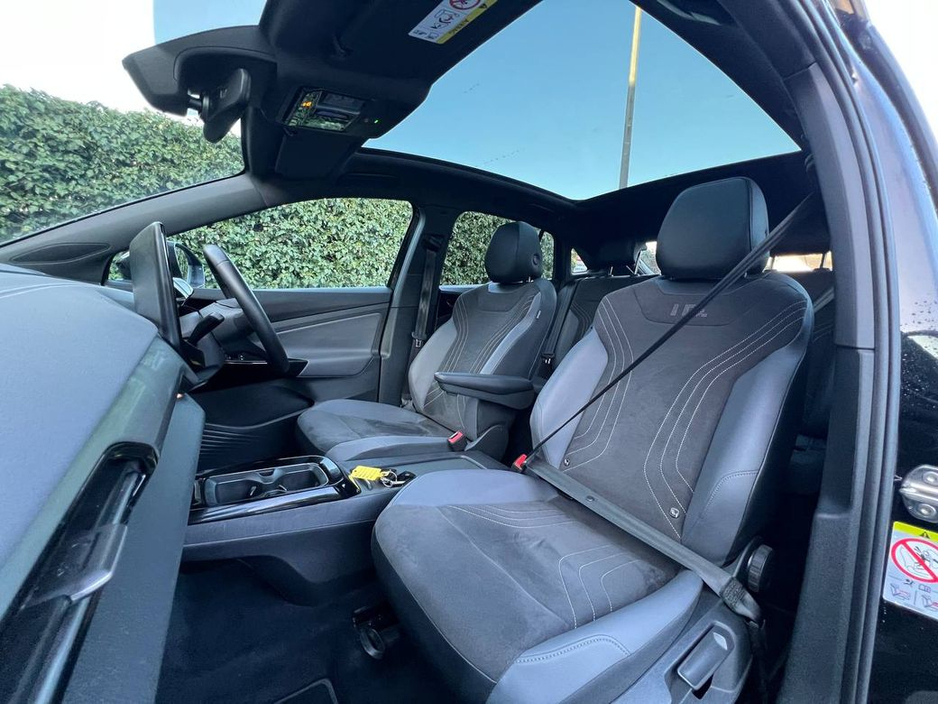 2023 Volkswagen ID.5 - image 2