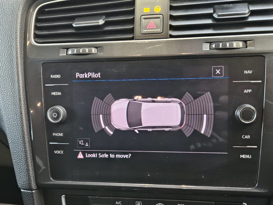 2017 Volkswagen Golf - image 15