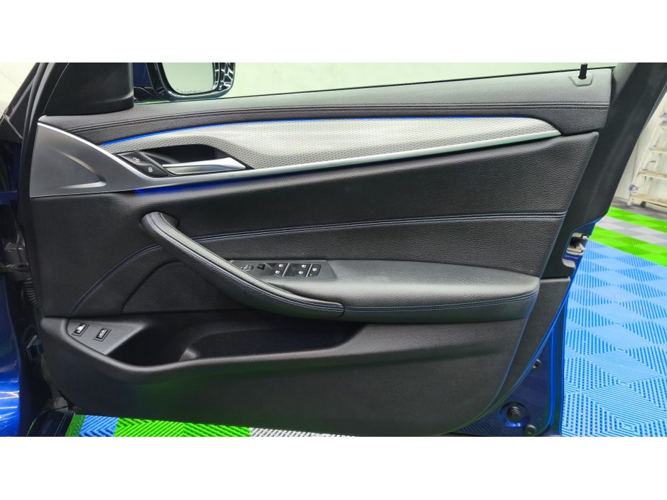 2018 BMW 5 Series - image 11