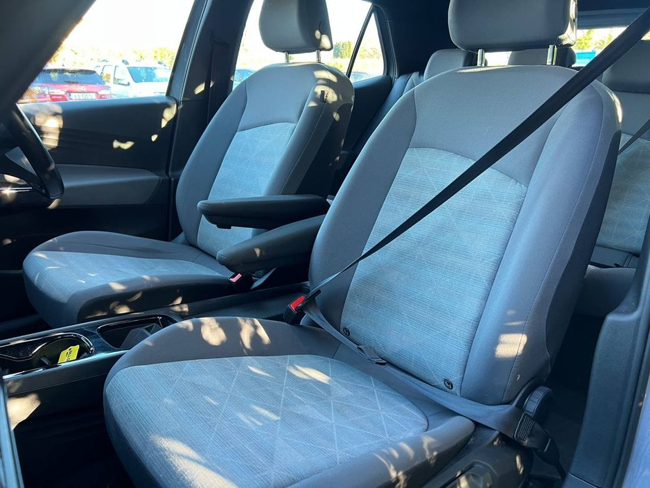 2023 Volkswagen ID.3 LIFE 58KWH // HEATED SEATS // ADAPTIVE CRUISE CONTROL // DIGITAL CLUSTER €20,950
