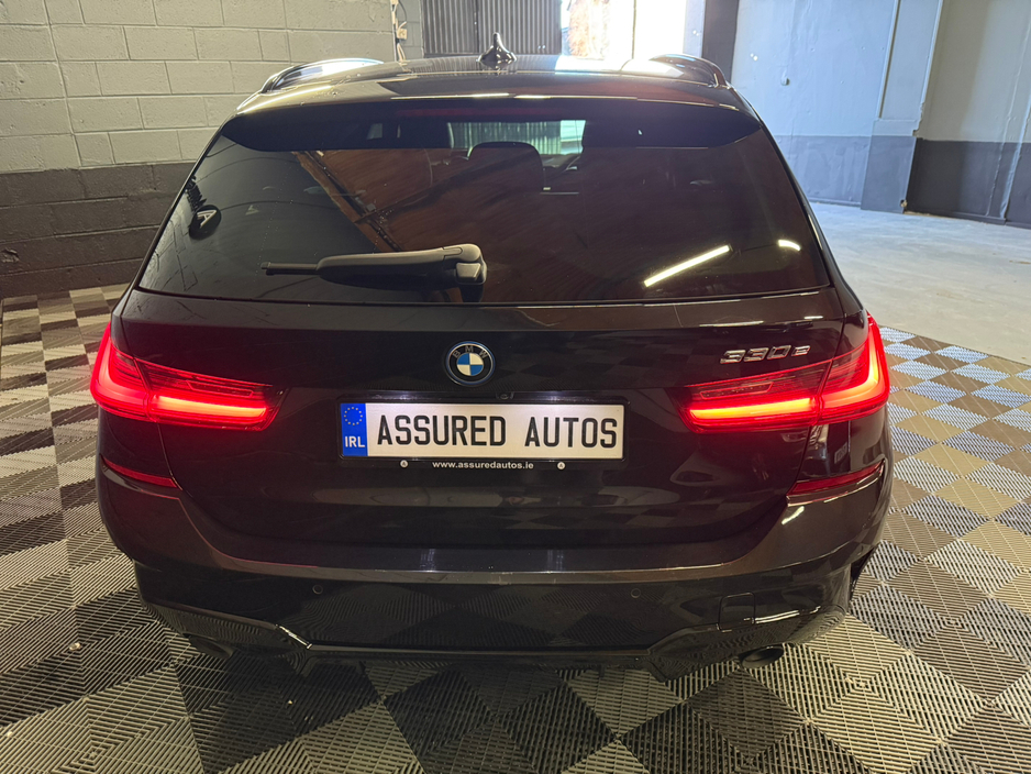 2021 BMW 3 Series - image 4