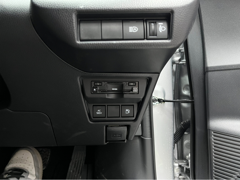 2025 Toyota Prius - image 10