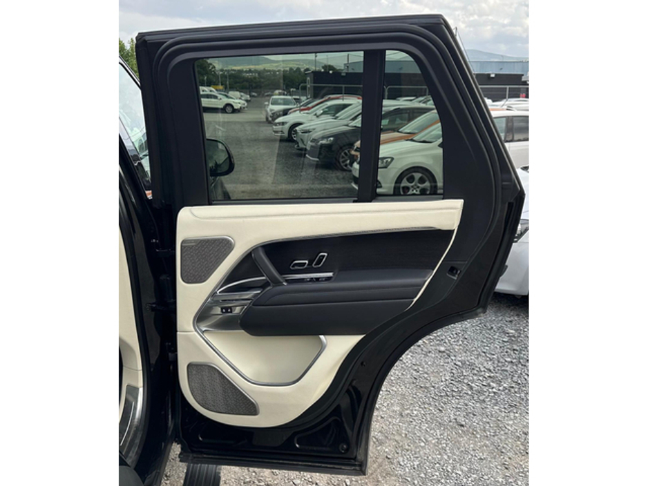 2024 Land Rover Range Rover - image 7