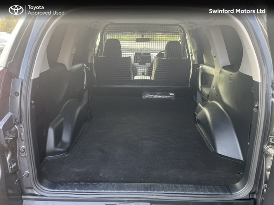 2023 Toyota Landcruiser - image 9