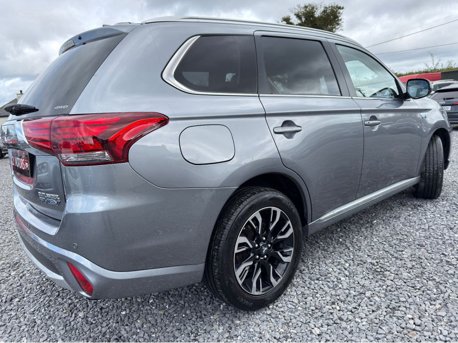 2016 Mitsubishi Outlander - image 7