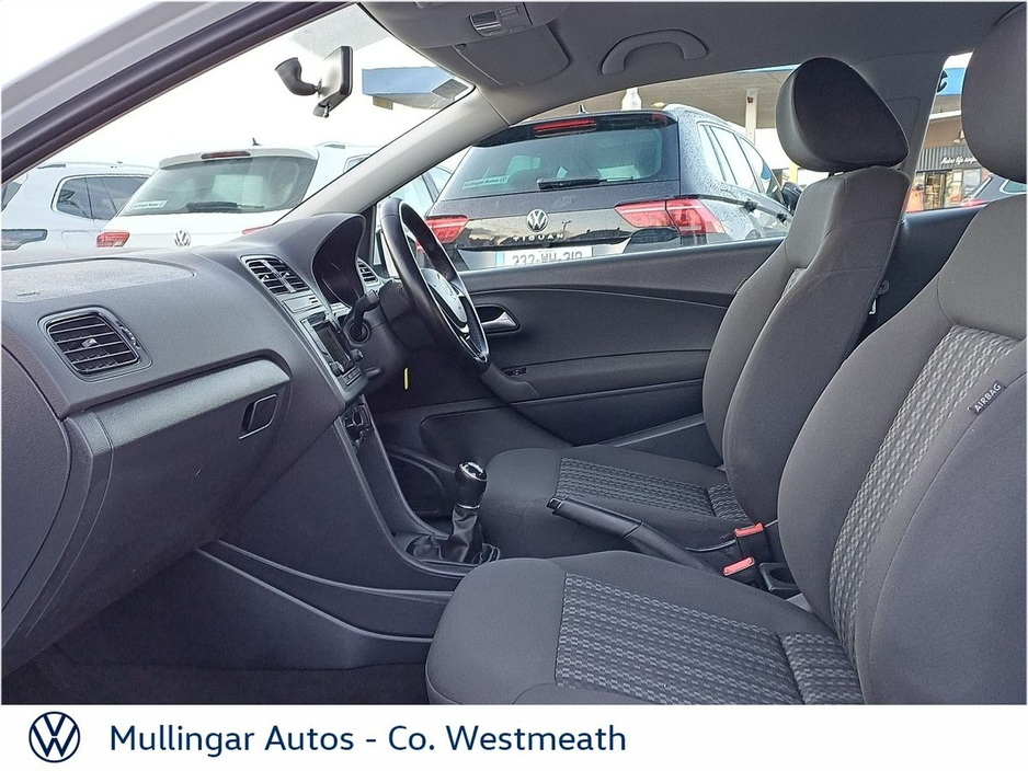 2015 Volkswagen Polo - image 4