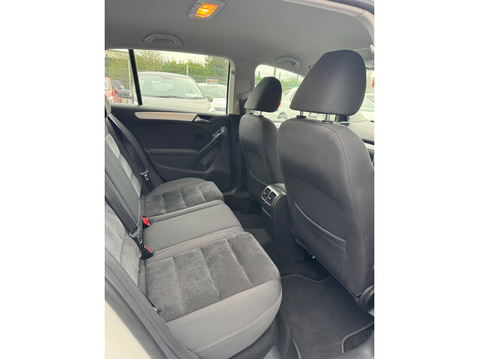 2012 Volkswagen Golf - image 11