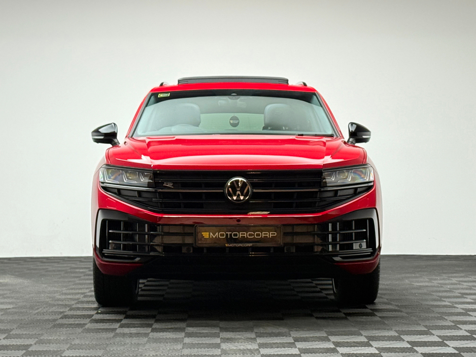 2025 Volkswagen Touareg - image 2