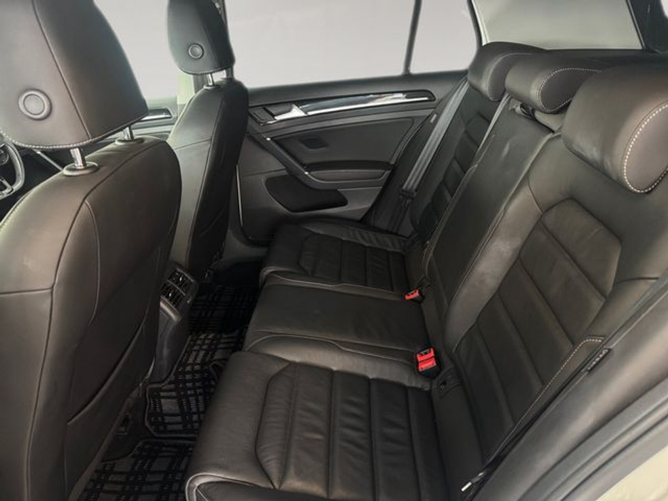 2019 Volkswagen Golf - image 16