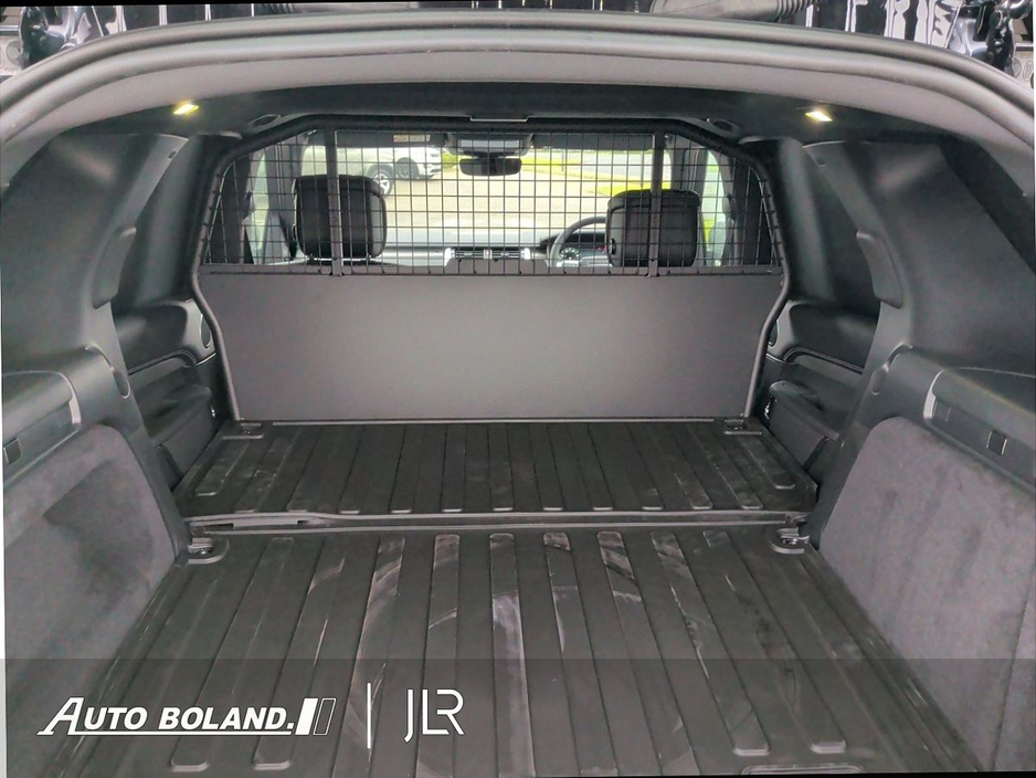 2025 Land Rover Discovery - image 13