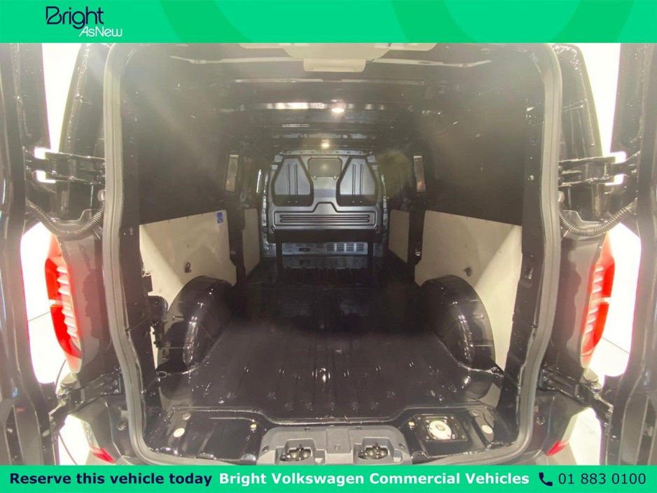 2025 Volkswagen Transporter - image 16