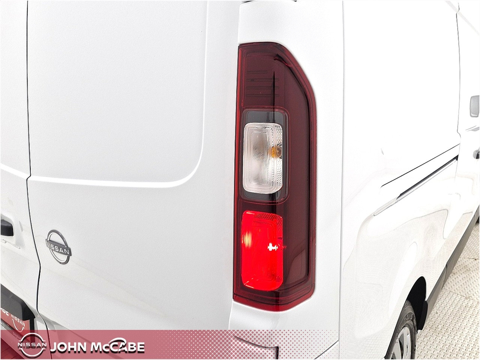 2025 Nissan Primastar - image 43