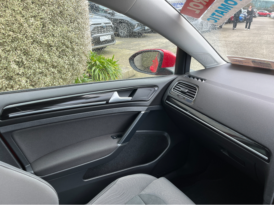 2019 Volkswagen Golf - image 15