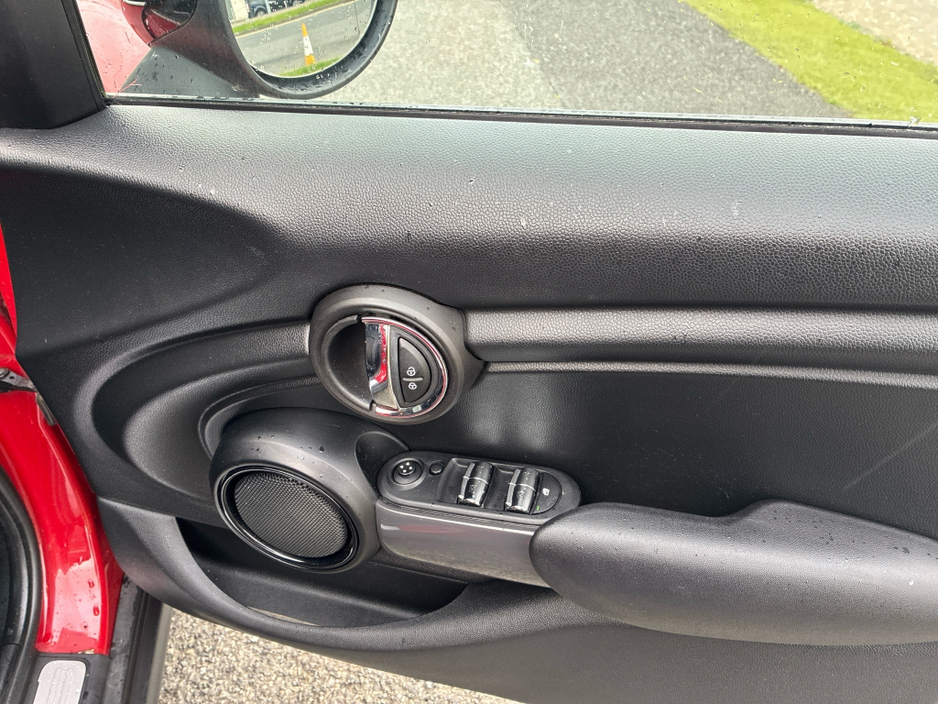 2017 MINI Hatch - image 11