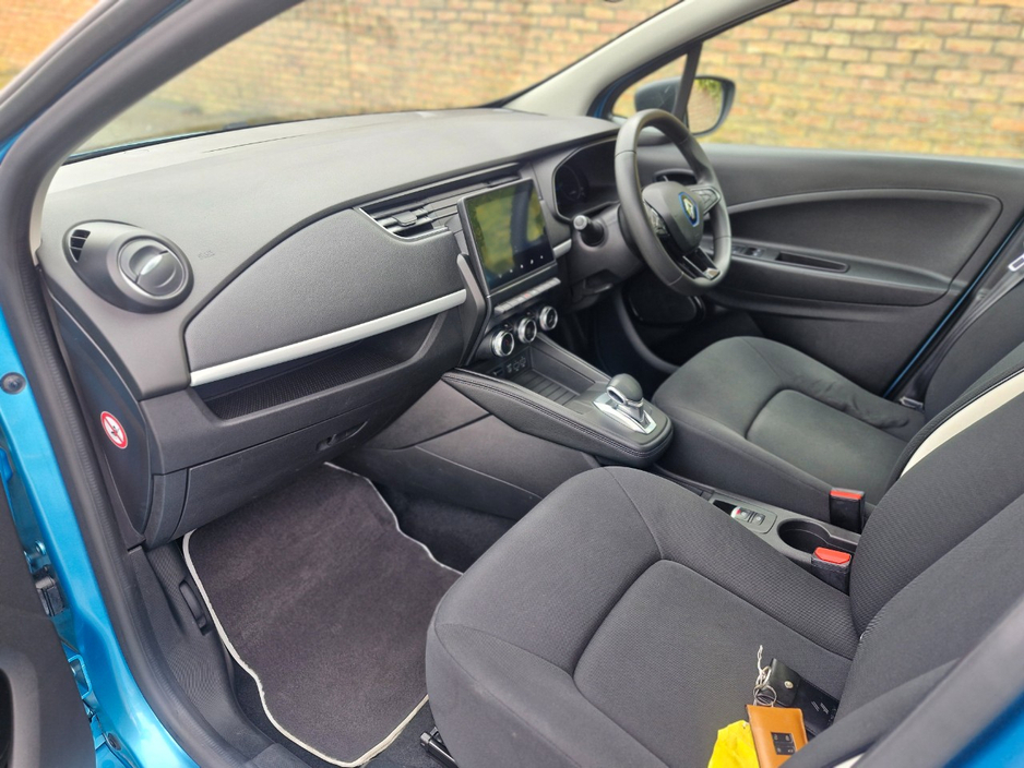 2020 Renault Zoe - image 13
