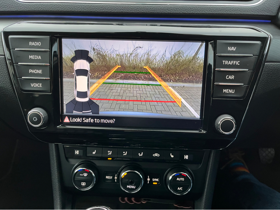 2016 Skoda Superb - image 10